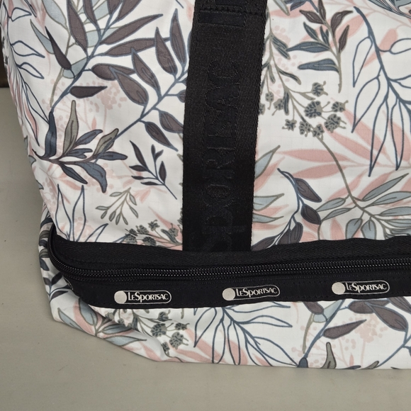 LeSportsac Large Weekender Floral Travel Tote Overnight Bag - Picture 4 of 13